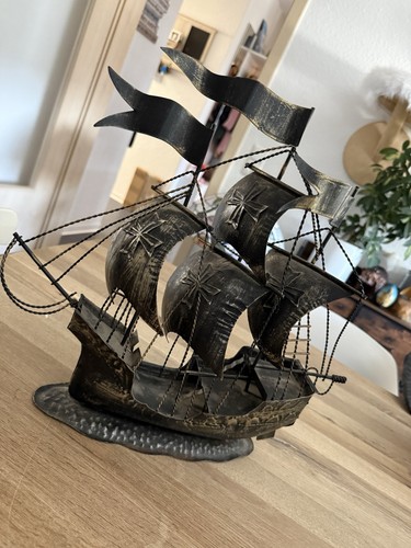 Großes segelschiff aus blech - aus,