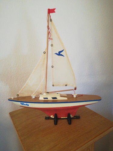 Windy segelboot aus holz - windy, und