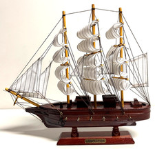 Segelschiff aus Holz